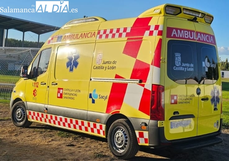 La ambulancia de emergencias del Centro de Salud tuvo que atender dos urgencias sin técnico  