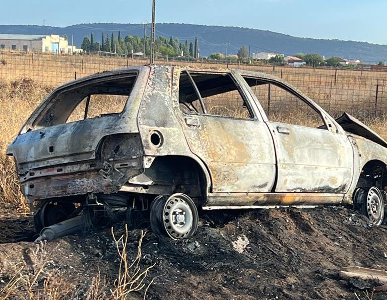 Foto 3 - Roban un coche de madrugada en Ciudad Rodrigo mientras aparece quemado otro