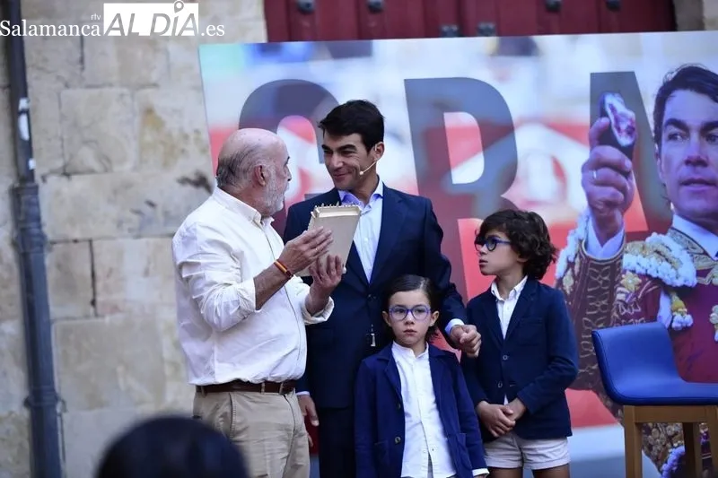 Foto 18 - Salamanca rinde homenaje a L&oacute;pez Chaves: "Aqu&iacute; empez&oacute; todo y aqu&iacute; acabar&aacute;"&nbsp;