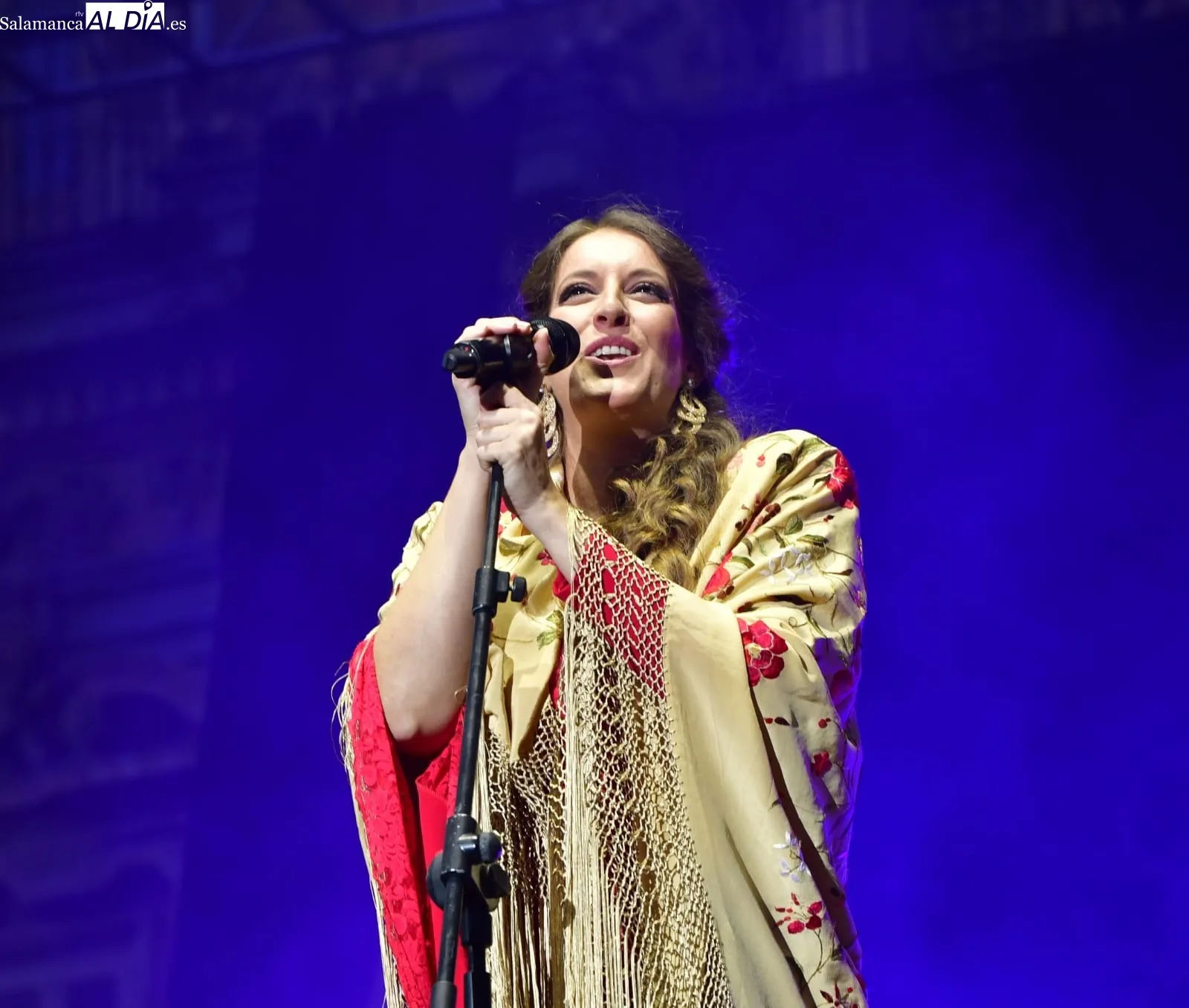 Foto 6 - La voz de Argentina deslumbra en la Plaza Mayor