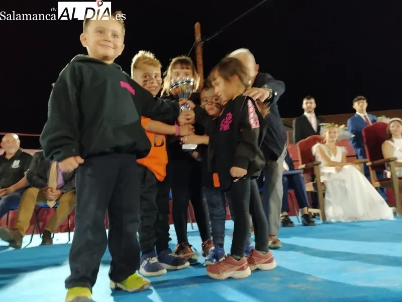 El segundo premio del concurso en el desfile de peñas fue para la peña NP 