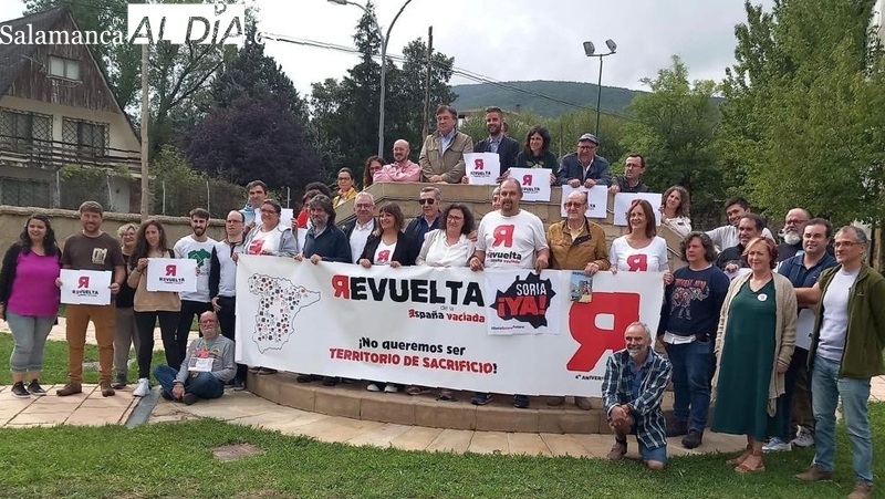 Representantes de distintas plataformas en la V Asamblea General de la Revuelta España vaciada celebrada en Sotillo del Rincón (Soria)