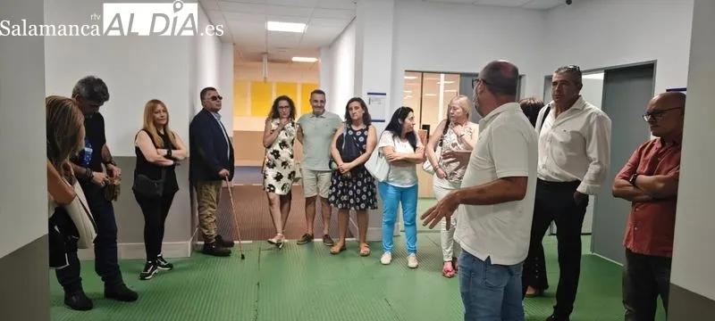 Foto 6 - La primera promoci&oacute;n de Periodismo de la UPSA visita su Facultad