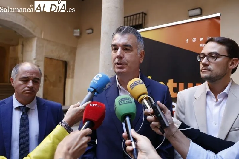 Alberto Alonso, director general de Feria de Valladolid, en la presentación de Intur Negocios a las empresas de turismo salmantinas en la Torre de los Anaya. Foto de David Sañudo 