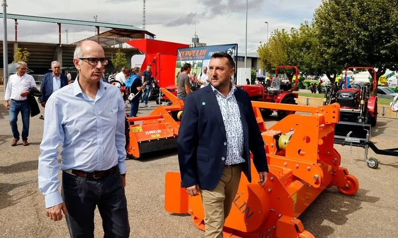 El presidente de la Diputación, Javier Iglesias acompañado por los diputados de Ferias, Santiago Valle, y de Agricultura y Ganadería, José Roque Madruga