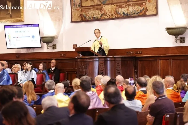 El médico japonés y Premio Nobel en Fisiología y Medicina, Shinya Yamanaka, era investido doctor honoris causa por la Universidad de Salamanca en el Paraninfo. Foto de David Sañudo