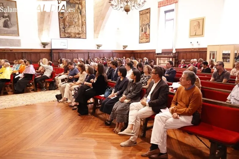 El médico japonés y Premio Nobel en Fisiología y Medicina, Shinya Yamanaka, era investido doctor honoris causa por la Universidad de Salamanca en el Paraninfo. Foto de David Sañudo