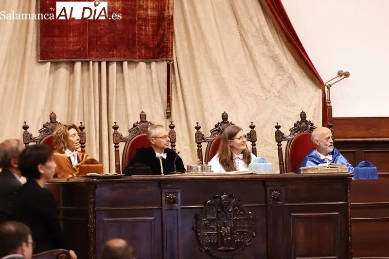 El médico japonés y Premio Nobel en Fisiología y Medicina, Shinya Yamanaka, era investido doctor honoris causa por la Universidad de Salamanca en el Paraninfo. Foto de David Sañudo