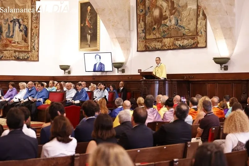 El médico japonés y Premio Nobel en Fisiología y Medicina, Shinya Yamanaka, era investido doctor honoris causa por la Universidad de Salamanca en el Paraninfo. Foto de David Sañudo