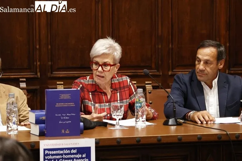 Presentación del libro-homenaje al profesor Gómez Asencio en el Aula Unamuno. Foto de David Sañudo