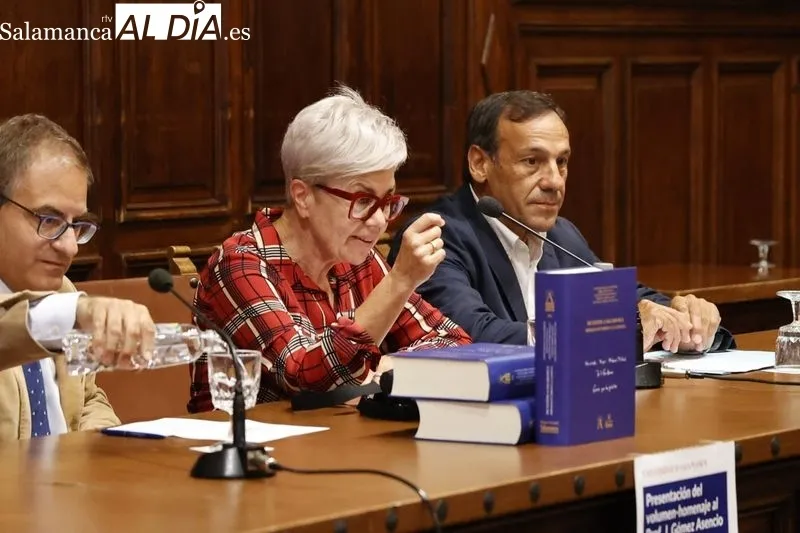Presentación del libro-homenaje al profesor Gómez Asencio en el Aula Unamuno. Foto de David Sañudo