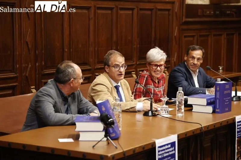 Presentación del libro-homenaje al profesor Gómez Asencio en el Aula Unamuno. Foto de David Sañudo