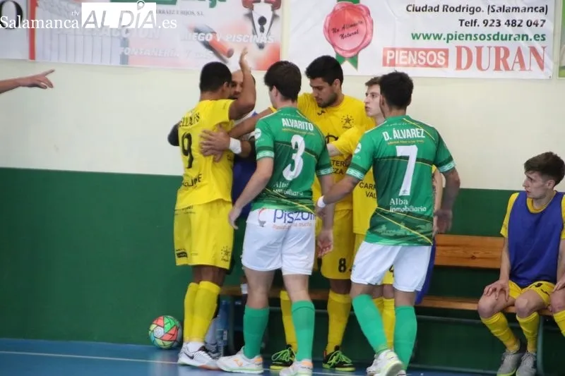 Foto 7 - El Stellae FS acaba con la imbatibilidad del Piensos Dur&aacute;n Albense (2-7)