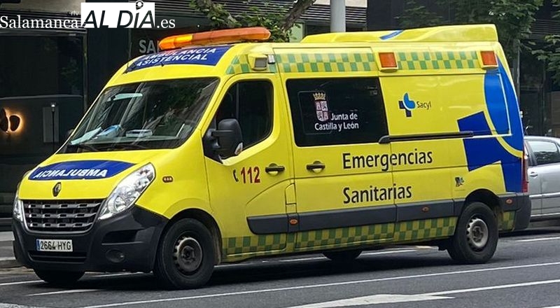Foto de archivo de una ambulancia en Salamanca