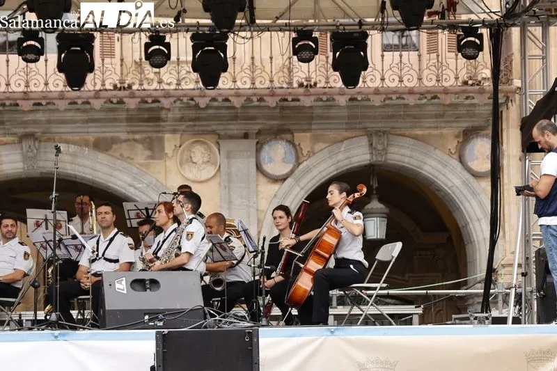 Concierto en la Plaza Mayor de la Banda de Música de la Policía Nacional. Foto de David Sañudo