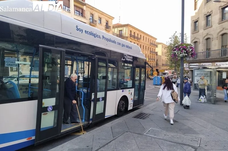 Bus urbanos de Salamanca en la Gran Vía. Foto de David Sañudo