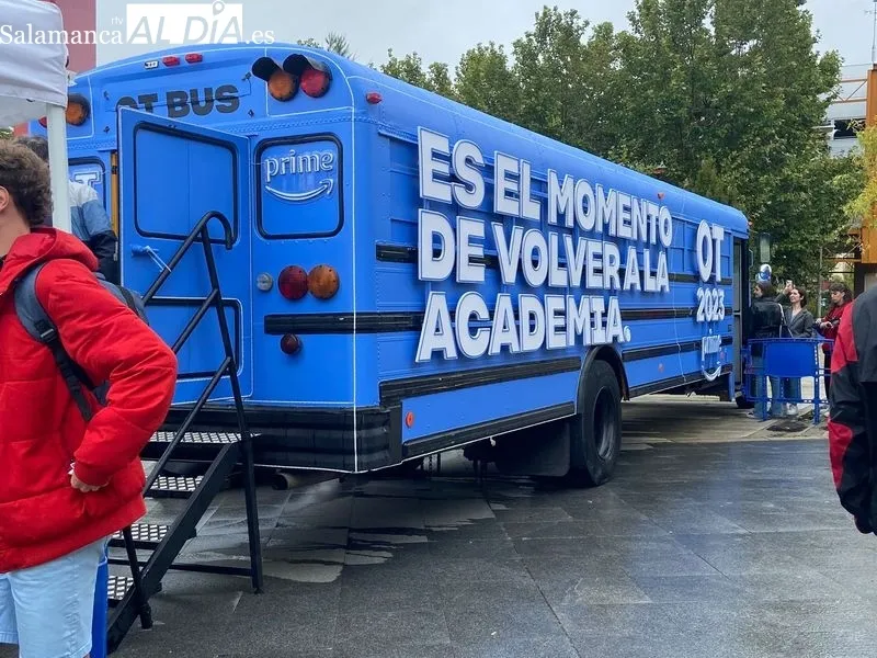 Autobus de Operación Triunfo en el Campus Unamuno. Foto Vanesa Martins