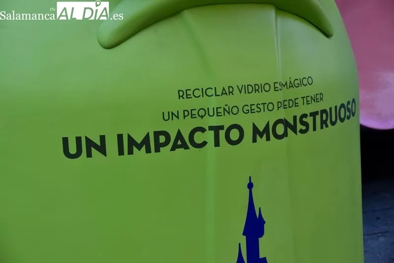 Presentación en la plaza de los Bandos de la campaña ‘Reciclar vidrio es mágico’