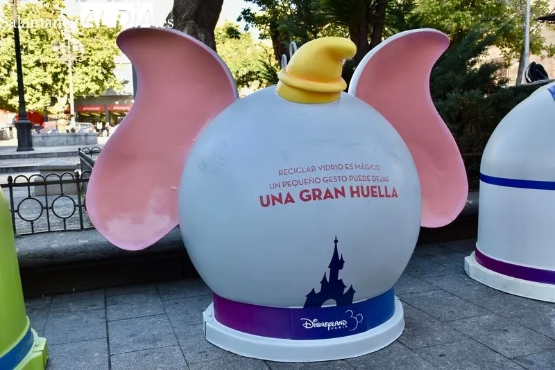 Presentación en la plaza de los Bandos de la campaña ‘Reciclar vidrio es mágico’