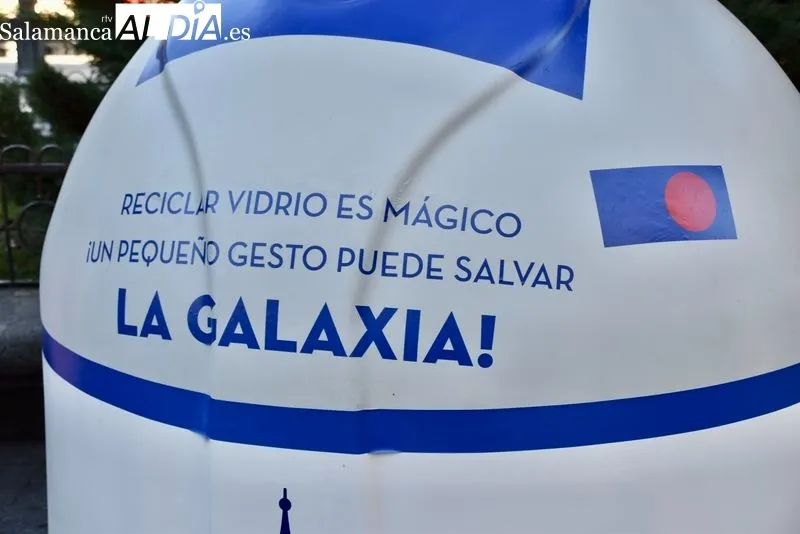 Presentación en la plaza de los Bandos de la campaña ‘Reciclar vidrio es mágico’