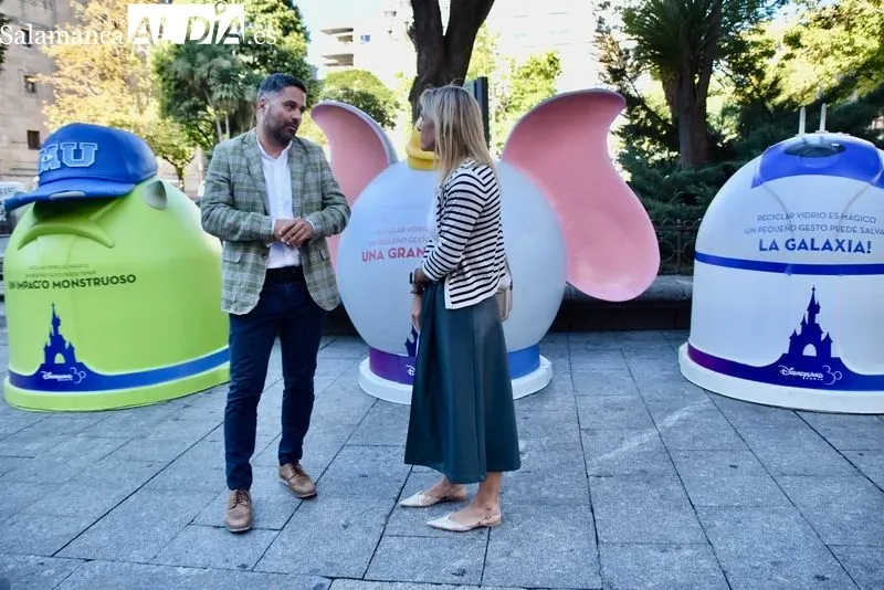 Presentación en la plaza de los Bandos de la campaña ‘Reciclar vidrio es mágico’