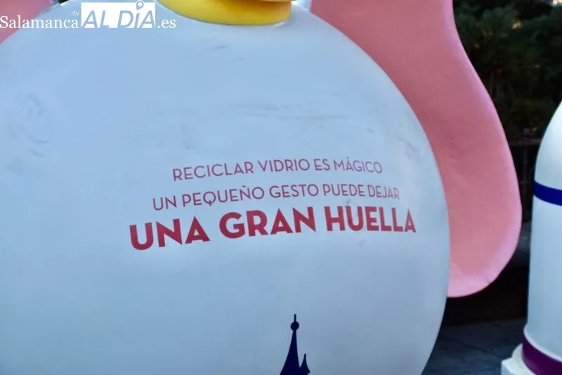 Presentación en la plaza de los Bandos de la campaña ‘Reciclar vidrio es mágico’
