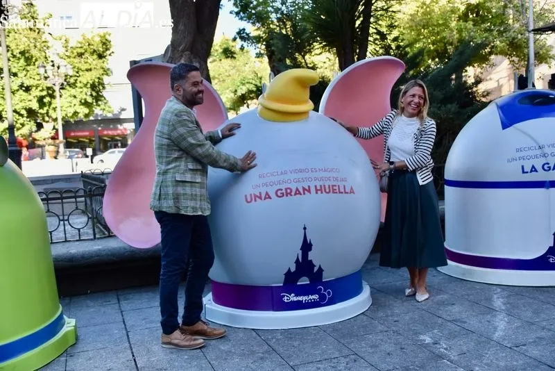 Presentación en la plaza de los Bandos de la campaña ‘Reciclar vidrio es mágico’