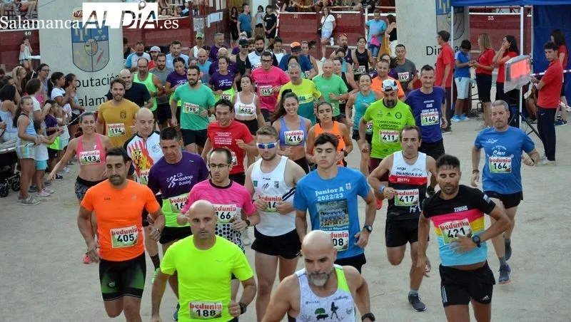Foto 5 - Pyfano recibe 2.659 euros recaudados en el ToroMarat&oacute;n de Lumbrales