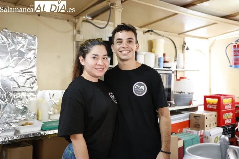 Buen ambiente en las casetas de Los Bandos y Rector Lucena. Foto de David Sañudo