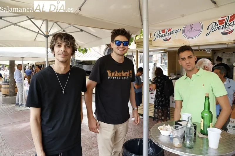 Buen ambiente en las casetas de Los Bandos y Rector Lucena. Foto de David Sañudo
