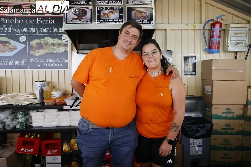 Buen ambiente en las casetas de Los Bandos y Rector Lucena. Foto de David Sañudo
