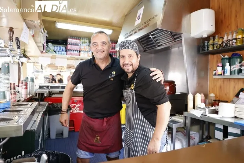 Buen ambiente en las casetas de Los Bandos y Rector Lucena. Foto de David Sañudo