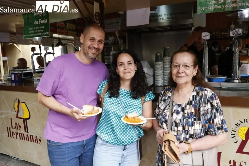 Buen ambiente en las casetas de Los Bandos y Rector Lucena. Foto de David Sañudo