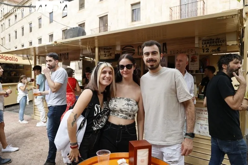 Buen ambiente en las casetas de Los Bandos y Rector Lucena. Foto de David Sañudo