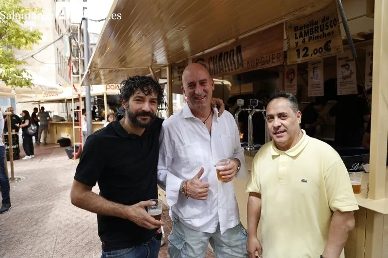 Buen ambiente en las casetas de Los Bandos y Rector Lucena. Foto de David Sañudo