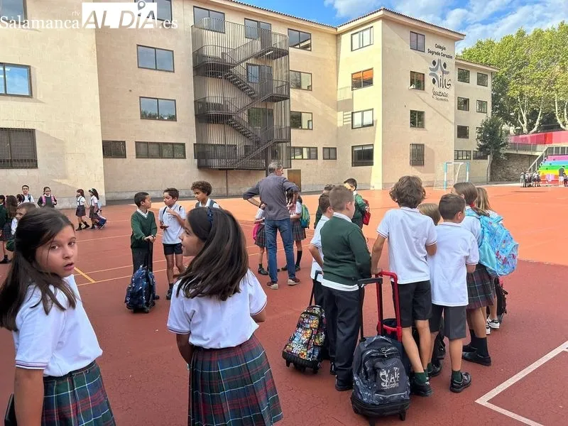 Primer día del nuevo curso para escolares del Colegio Sagrado Corazón (Jesuitinas)