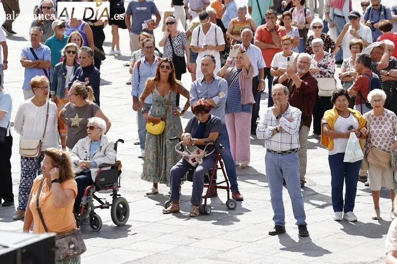 Concierto de coplas ofrecido en la Plaza Mayor por la Banda Municipal de Música. Foto de David Sañudo