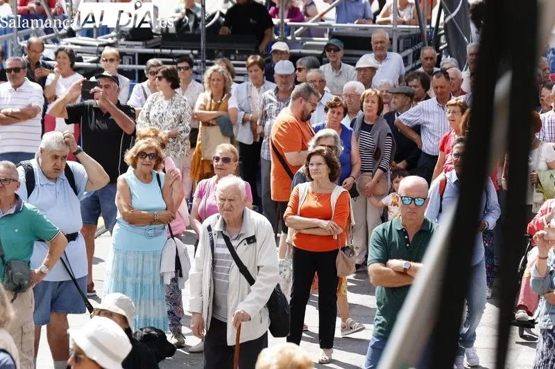 Concierto de coplas ofrecido en la Plaza Mayor por la Banda Municipal de Música. Foto de David Sañudo