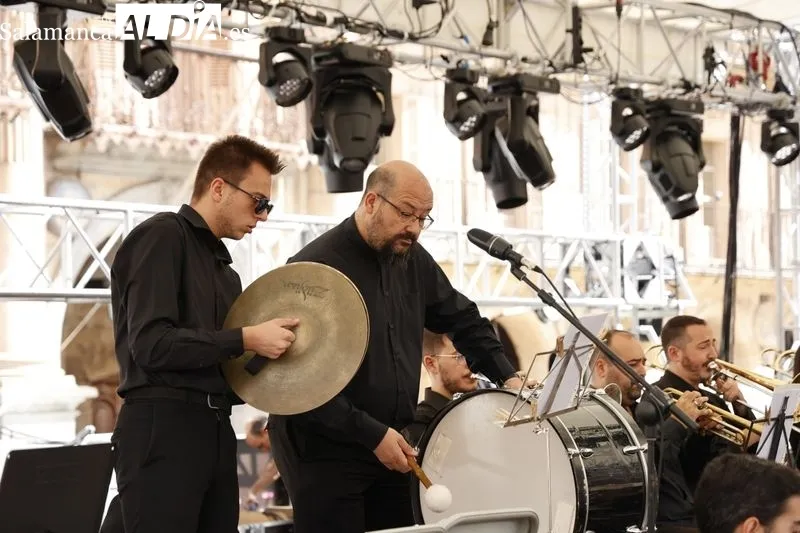 Concierto de coplas ofrecido en la Plaza Mayor por la Banda Municipal de Música. Foto de David Sañudo