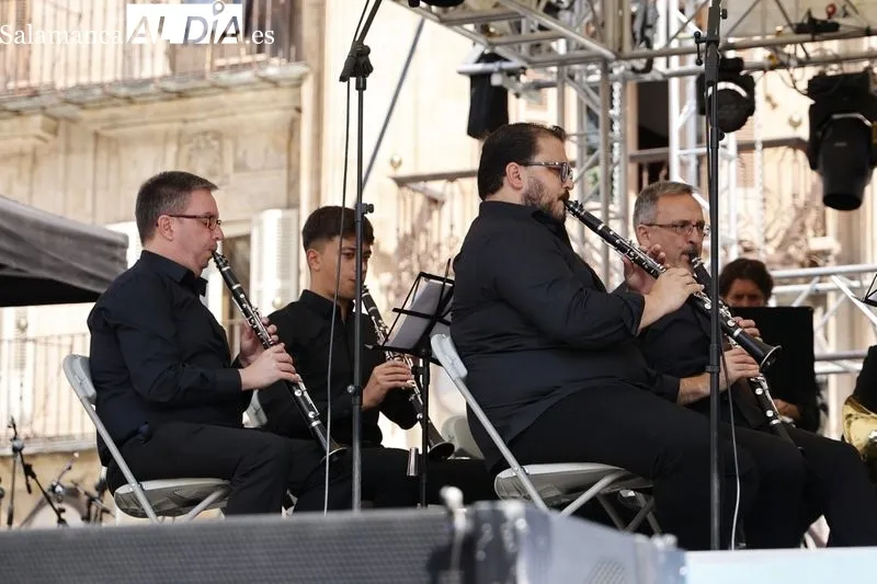 Concierto de coplas ofrecido en la Plaza Mayor por la Banda Municipal de Música. Foto de David Sañudo
