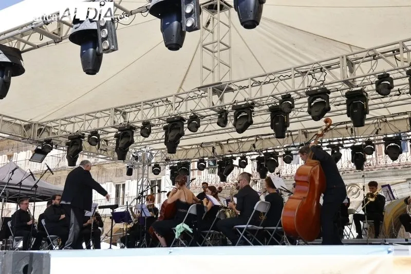 Recital de la Banda Municipal de Música en la Plaza Mayor. Foto de David Sañudo