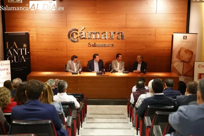 Presentación en la Cámara de Comercio del Congreso Cocina con Queso y Humor. Foto de David Sañudo