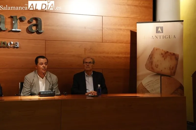 Presentación en la Cámara de Comercio del Congreso Cocina con Queso y Humor. Foto de David Sañudo
