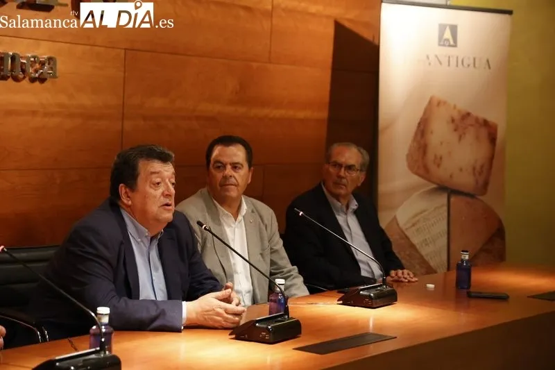 Presentación en la Cámara de Comercio del Congreso Cocina con Queso y Humor. Foto de David Sañudo