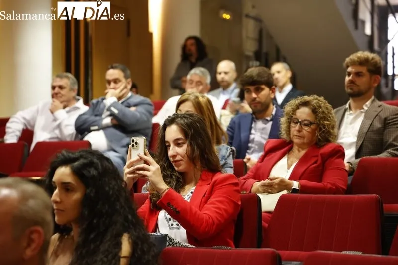 Presentación en la Cámara de Comercio del Congreso Cocina con Queso y Humor. Foto de David Sañudo
