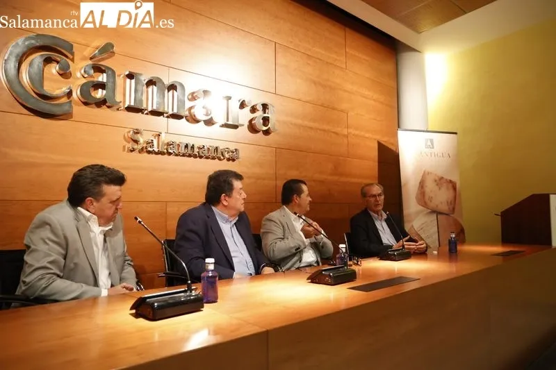 Presentación en la Cámara de Comercio del Congreso Cocina con Queso y Humor. Foto de David Sañudo