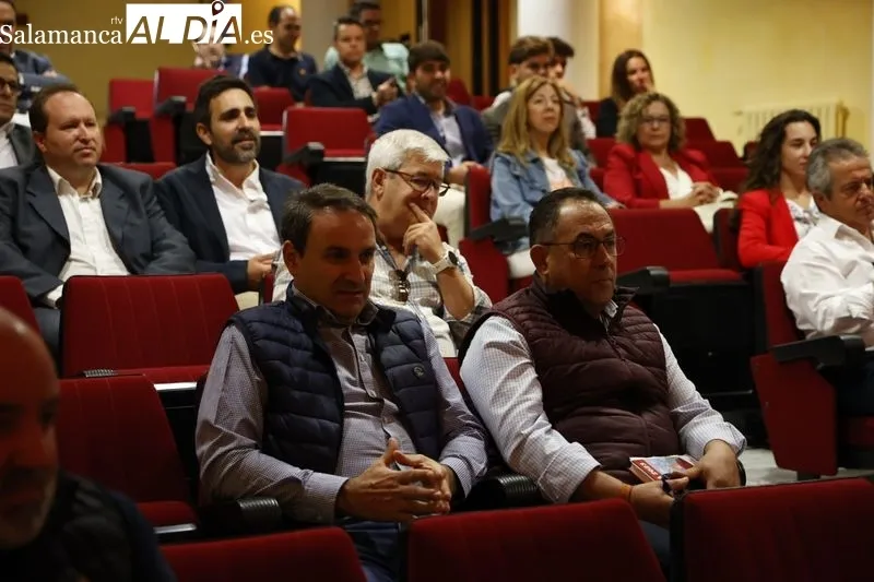 Presentación en la Cámara de Comercio del Congreso Cocina con Queso y Humor. Foto de David Sañudo