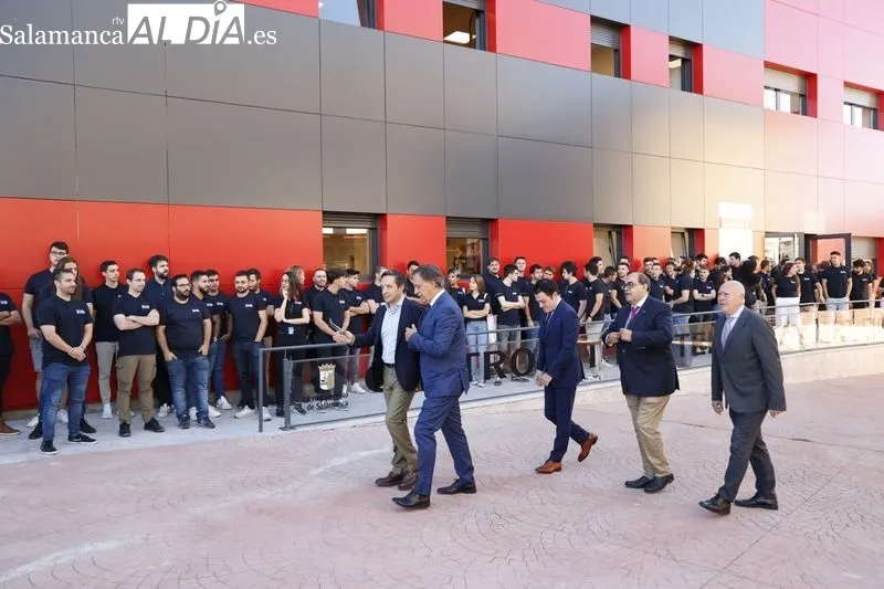 Inauguración del Centro de Internet de las Cosas e Inteligencia Artificial en la Avenida de Santiago Madrigal, en el barrio de Puente Ladrillo. Foto de David Sañudo