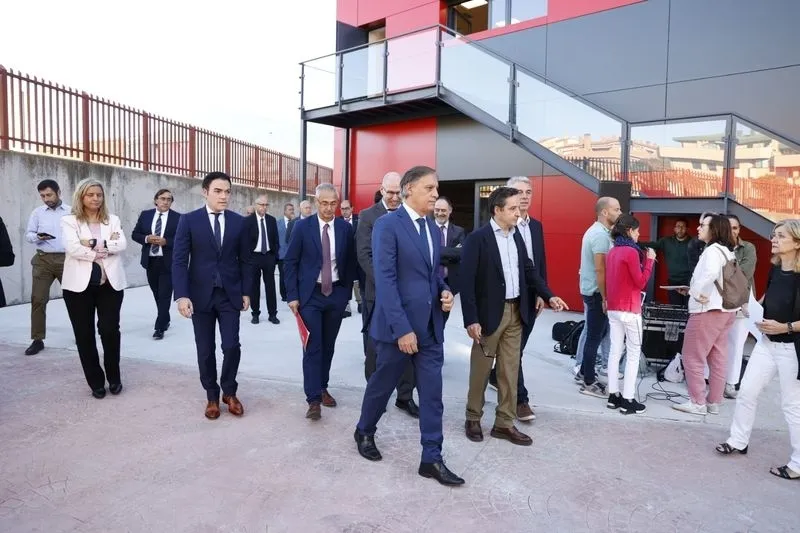 Inauguración del Centro de Internet de las Cosas e Inteligencia Artificial en la Avenida de Santiago Madrigal, en el barrio de Puente Ladrillo. Foto de David Sañudo