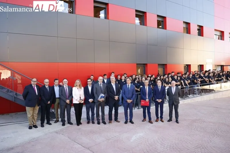 Inauguración del Centro de Internet de las Cosas e Inteligencia Artificial en la Avenida de Santiago Madrigal, en el barrio de Puente Ladrillo. Foto de David Sañudo